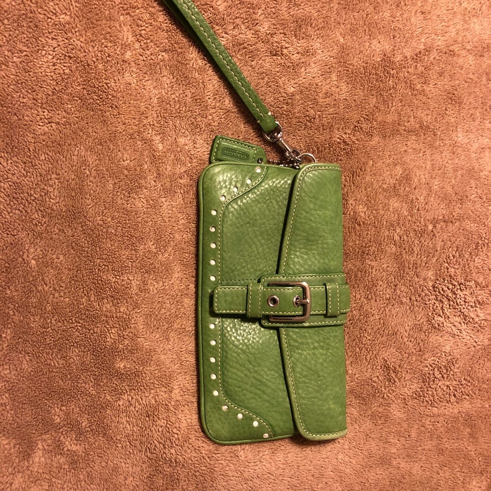 🌼 Coach Wristlet 🌼